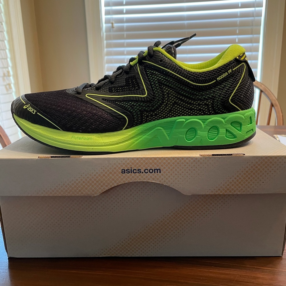 NWT ASICS Men's Noosa FF Black Yellow size 8.5,